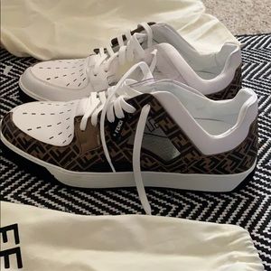 Men’s Fendi sneaker sz 8